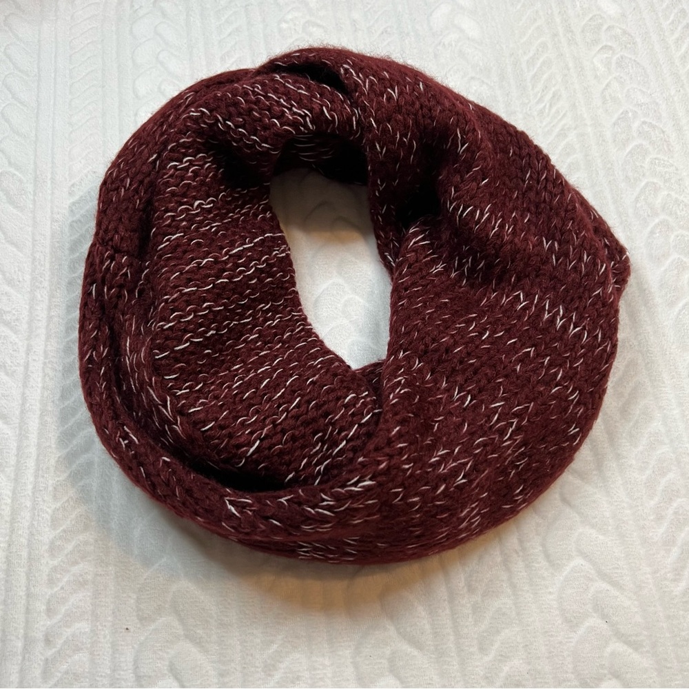 💗 *NEW* Rue21 - Red Knit Infinity Scarf‎
